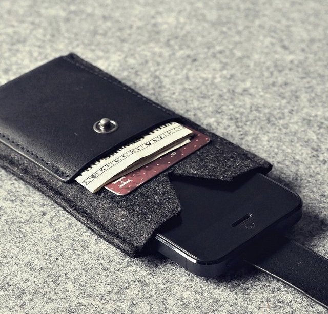 Charbonize iPhone 5 Wallet