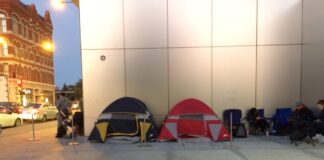 iPhone Lines Start Early At Chicago’s Lincoln Park Apple Store (Photos)