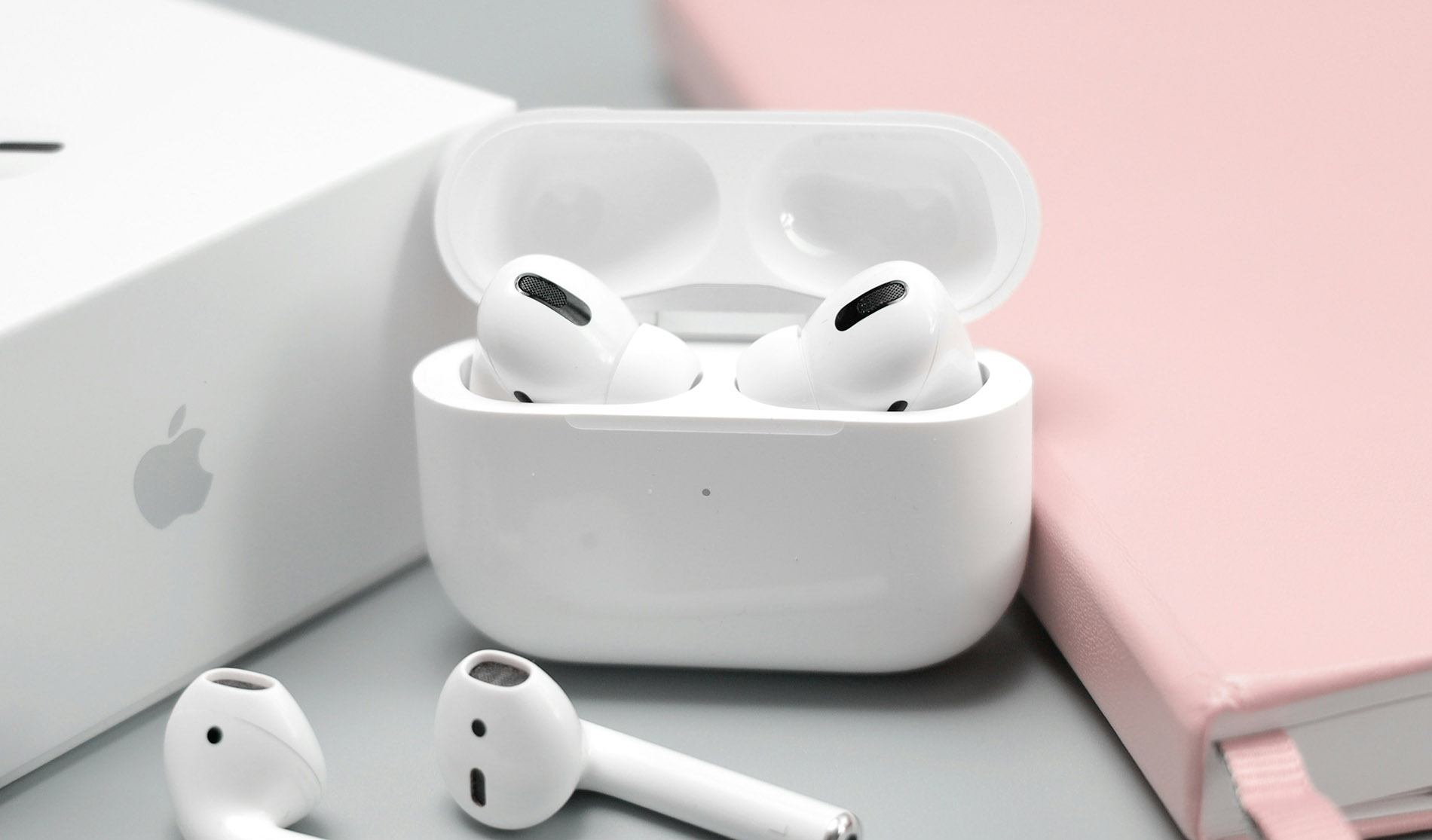 airpods with case